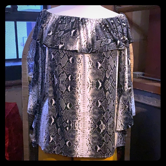 L&B plus size off shoulder snake print top - Picture 2 of 4